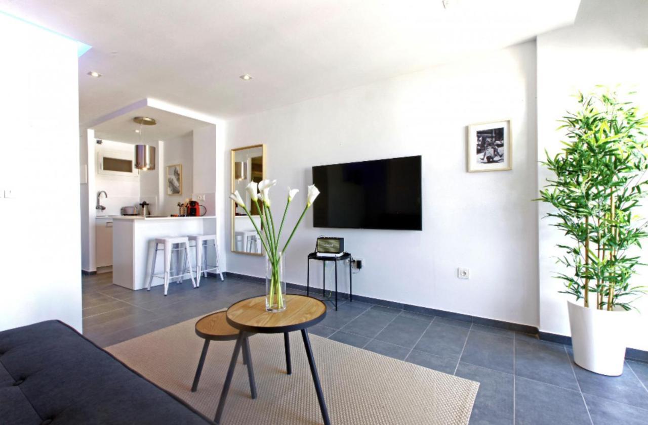 Precioso Apartamento Con Vistas Al Mar Y Piscinas Benalmadena Bagian luar foto