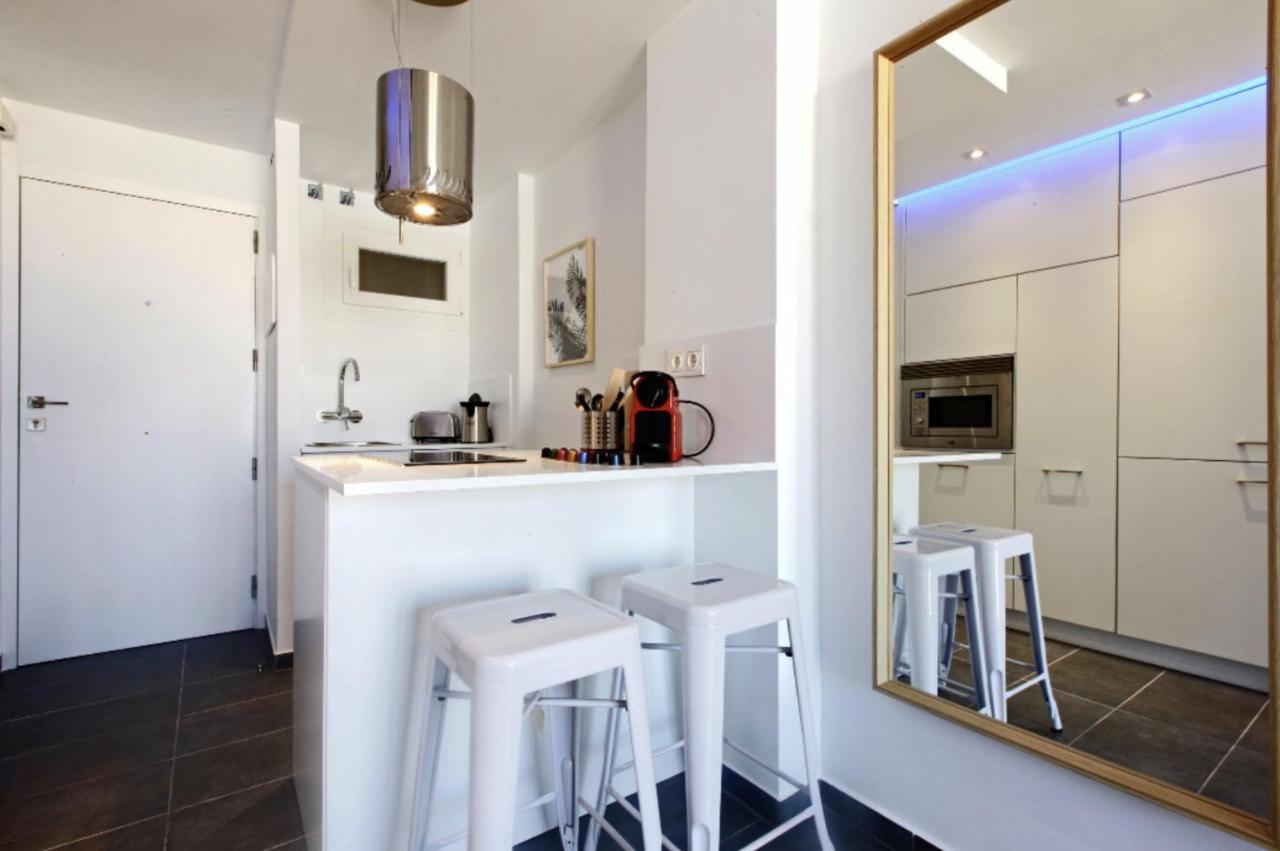 Precioso Apartamento Con Vistas Al Mar Y Piscinas Benalmadena Bagian luar foto