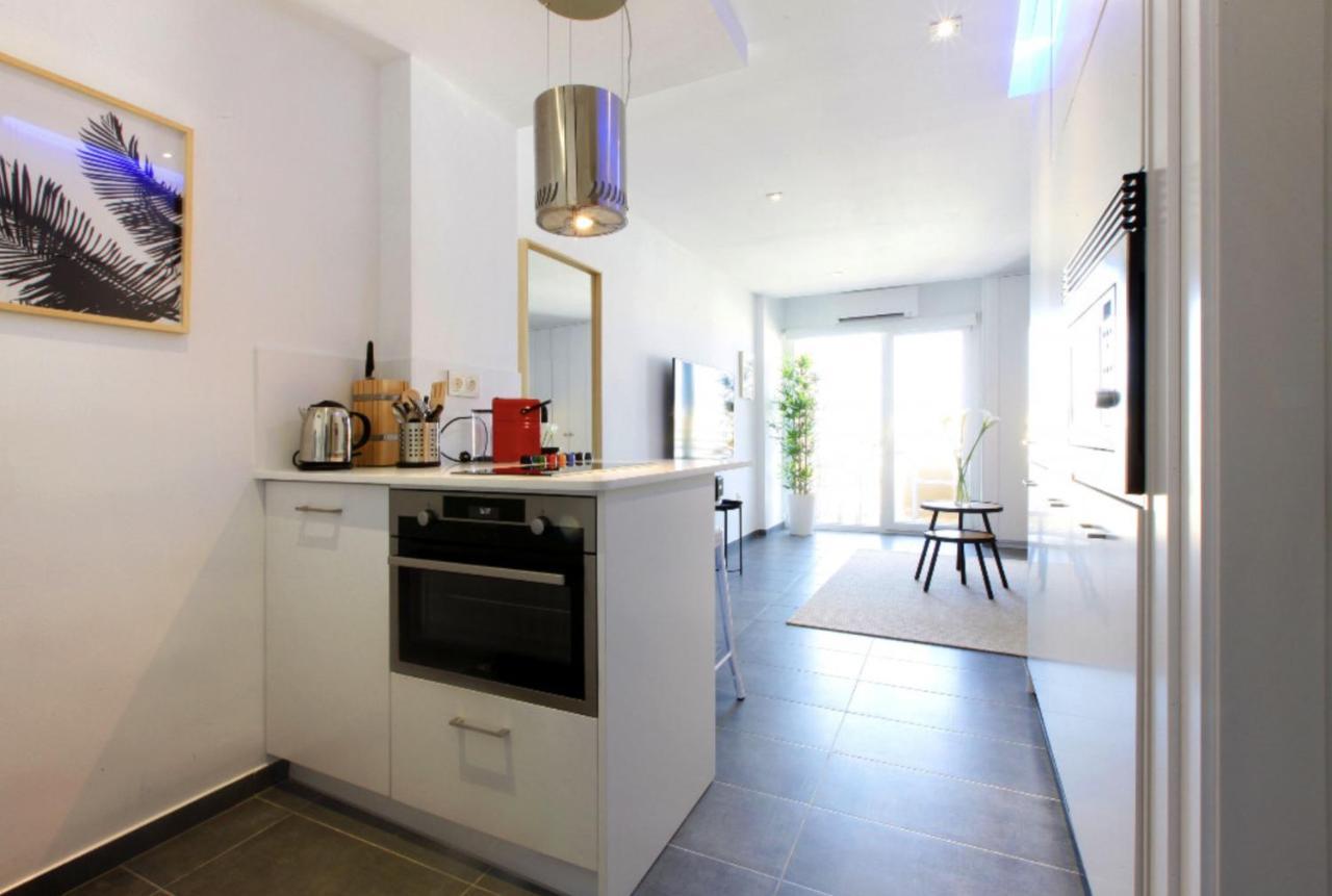 Precioso Apartamento Con Vistas Al Mar Y Piscinas Benalmadena Bagian luar foto