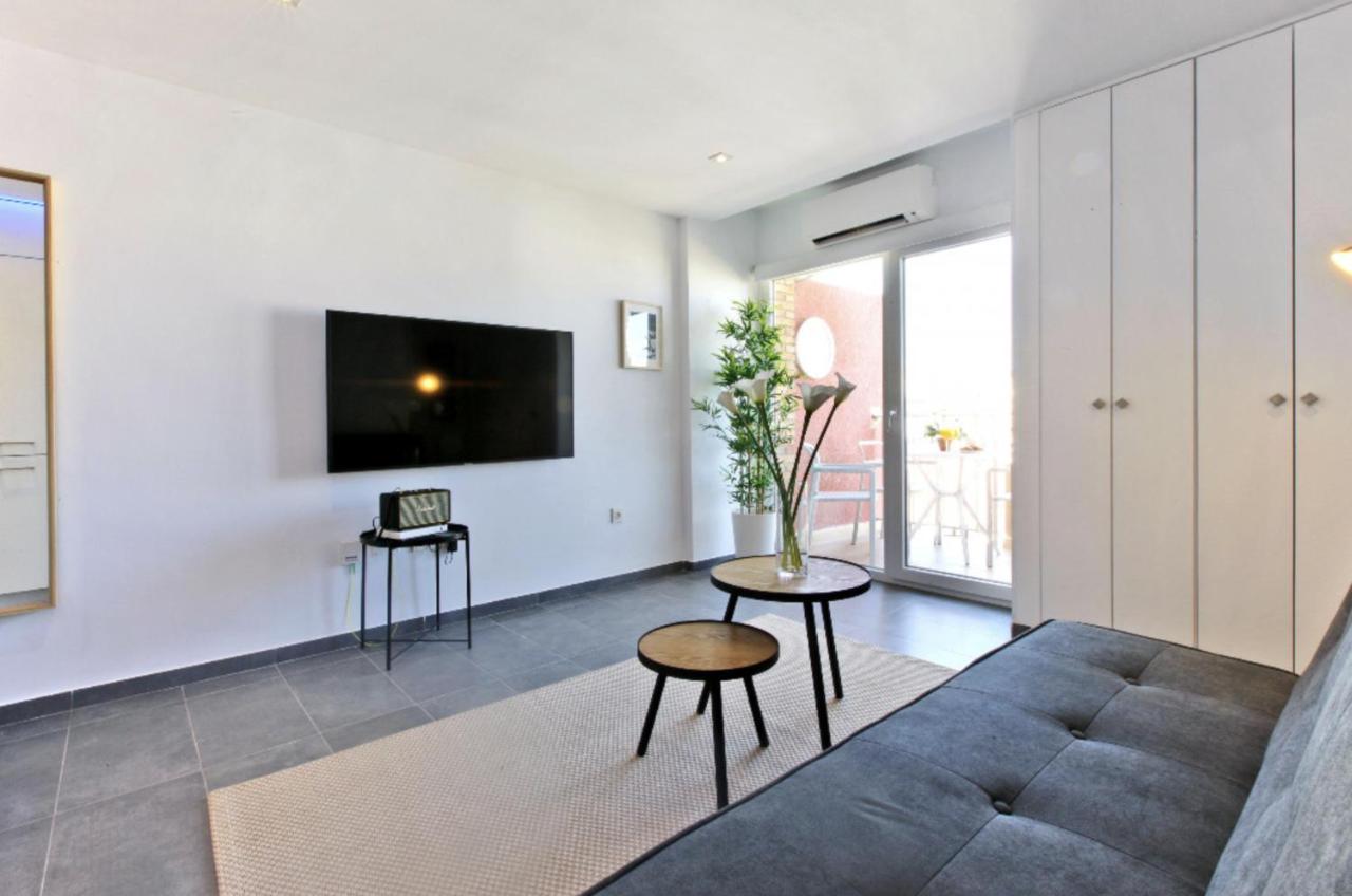 Precioso Apartamento Con Vistas Al Mar Y Piscinas Benalmadena Bagian luar foto