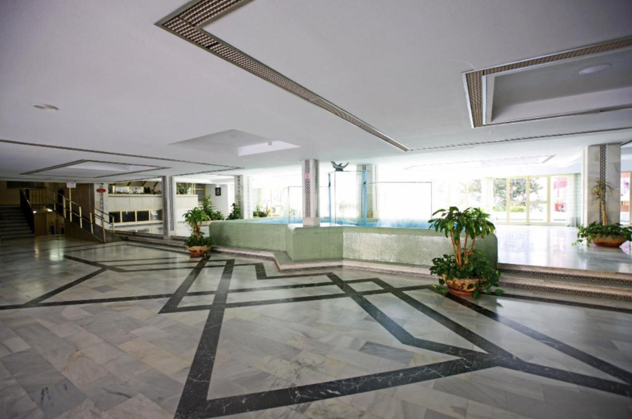 Precioso Apartamento Con Vistas Al Mar Y Piscinas Benalmadena Bagian luar foto